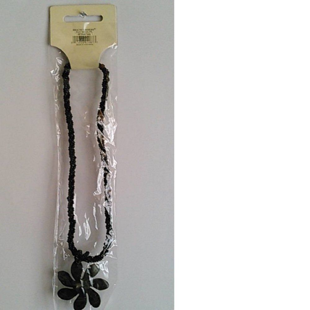 Beachcombers Shell Daisy Necklace